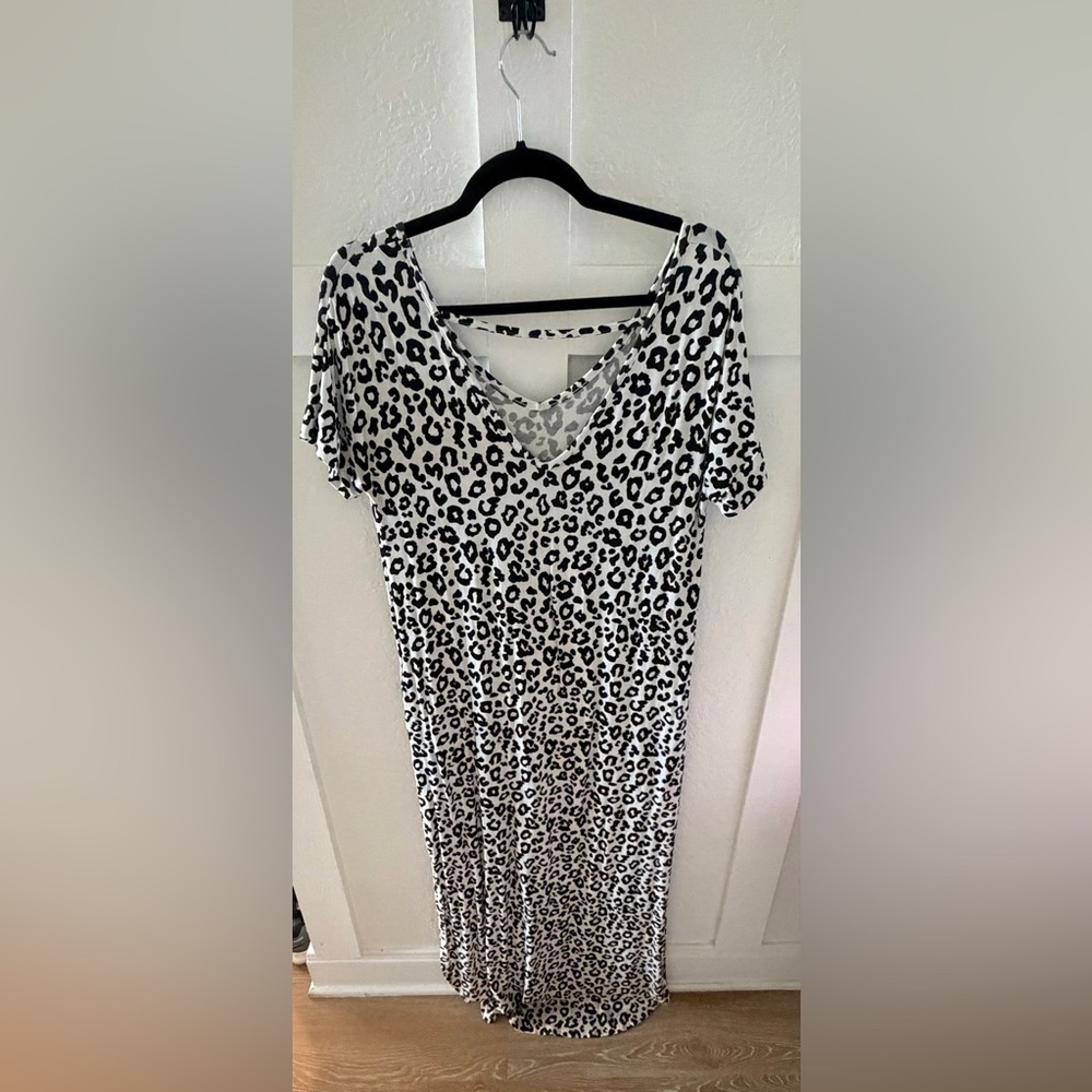 Women's Black & White Leopard Print V-Neck Top